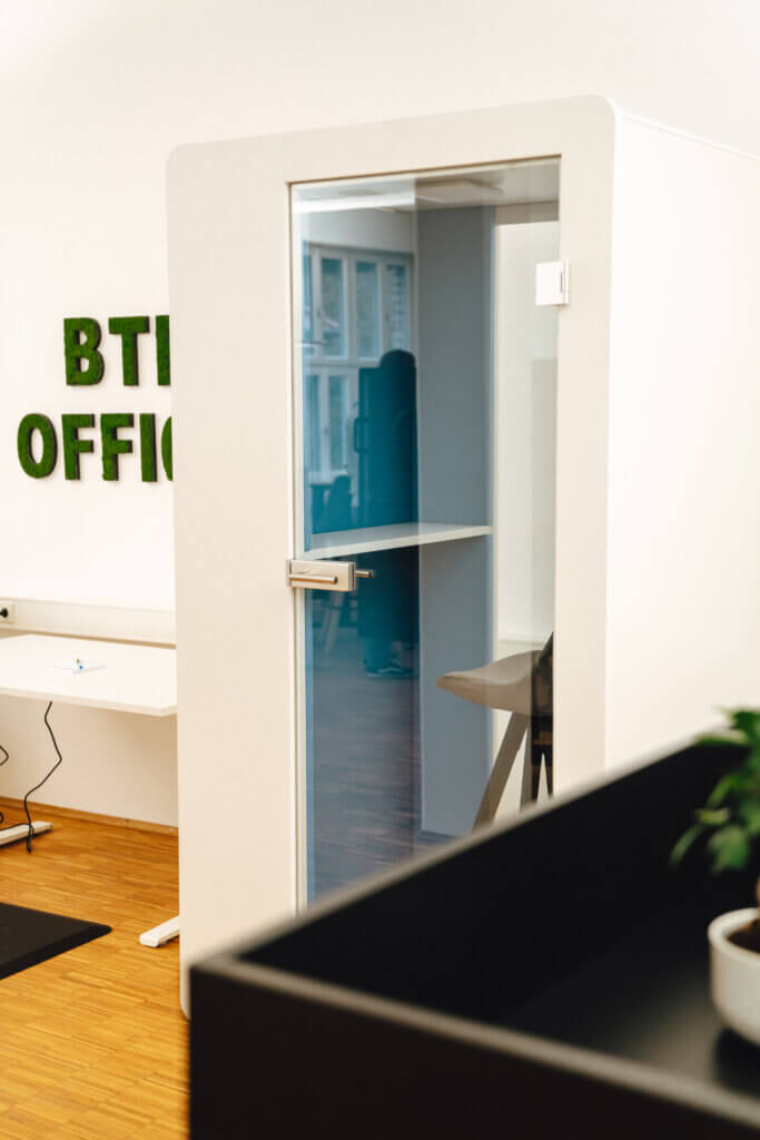 btr-office-buero-ausstattung-carlebachmuehle-büro-telefonboxen