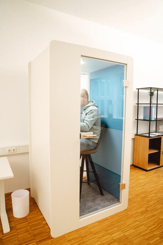 btr-office-carlebachmuehle-telefon-box